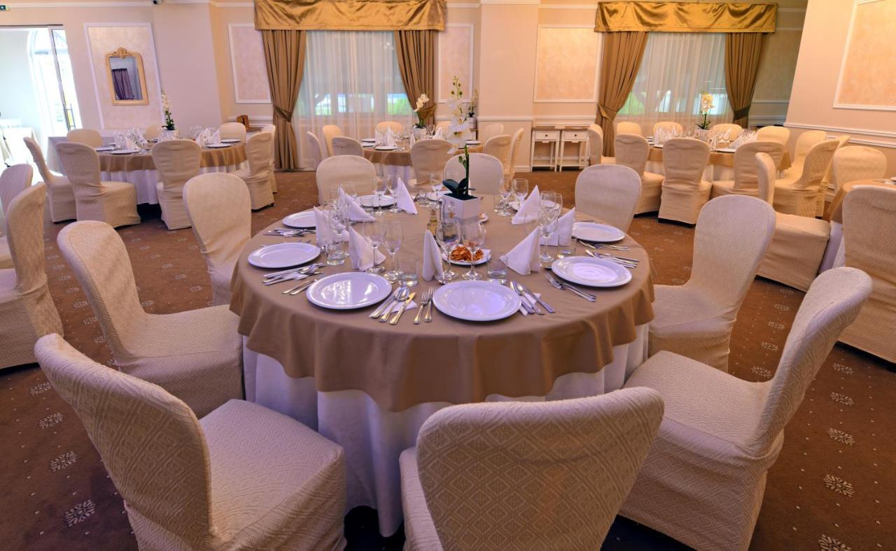 Vip Motel Restaurant Hateg Bagian luar foto